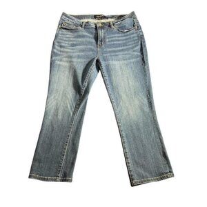 JUDY BLUE Medium Wash Capri Fit Jeans